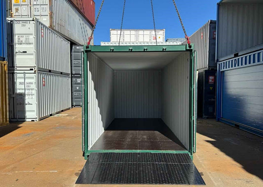Zugangsrampe aus gehärtetem Gummi, die sich über die gesamte Breite des Containers erstreckt